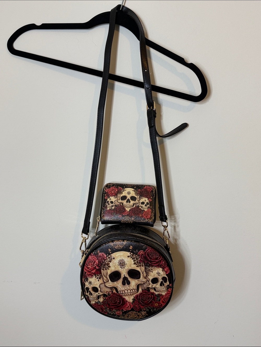 Skull & Roses Round Crossbody Bag + Matching Wallet Gothic - Picture 2 of 6